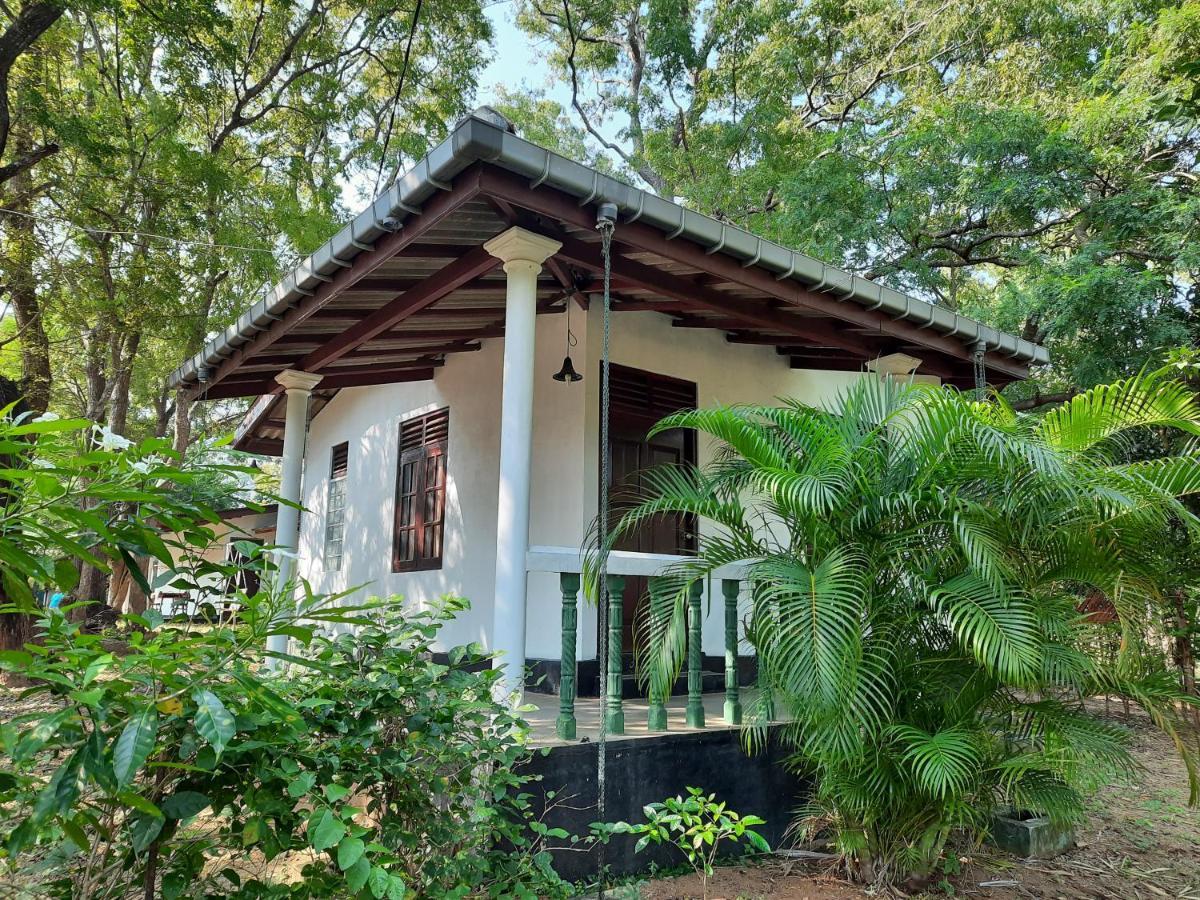 Katagamuwa Rest Hotel Kataragama Exterior photo