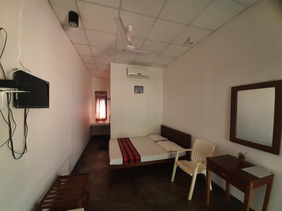 Katagamuwa Rest Hotel Kataragama Exterior photo
