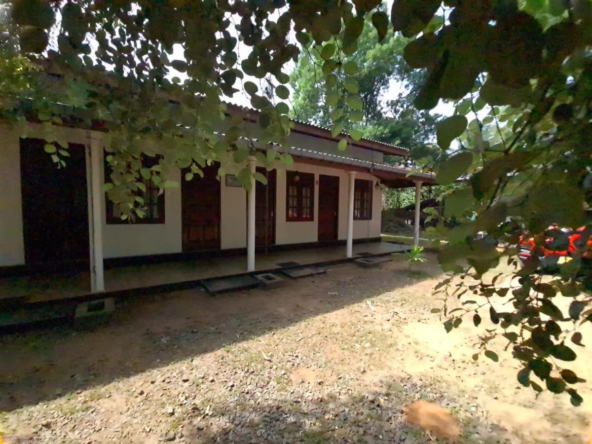 Katagamuwa Rest Hotel Kataragama Exterior photo